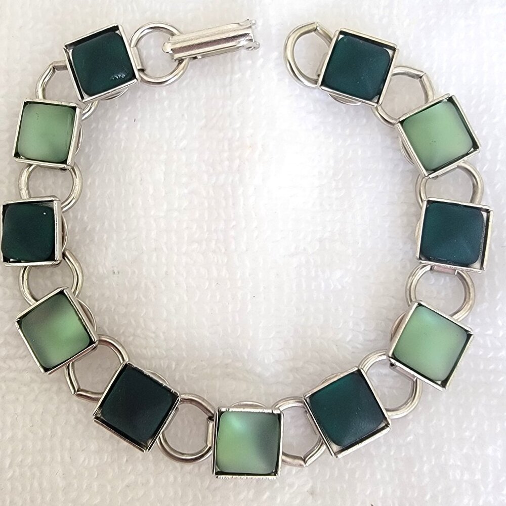 GLOWING GLASS SQUARE SHADES OF GREEN CABOCHONS SILVER TONE BRACELET NEW